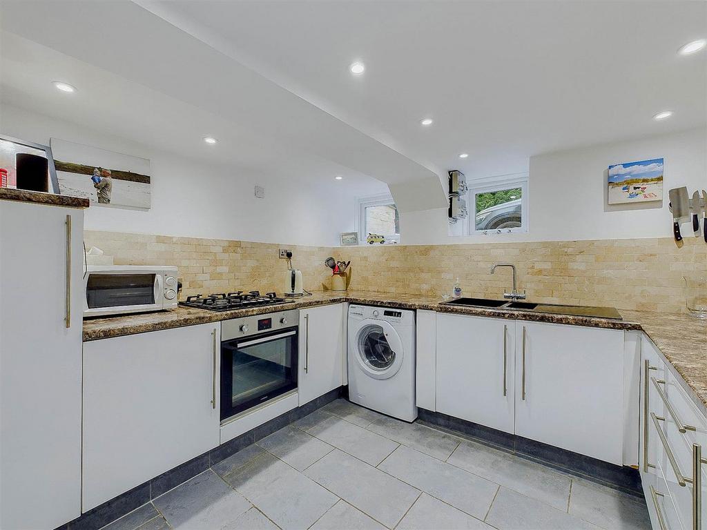 CAM02541 G0-PR0354-STILL013.jpg