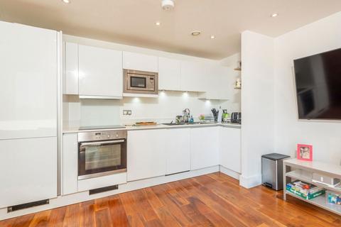 2 bedroom flat for sale, Flower Lane, London NW7