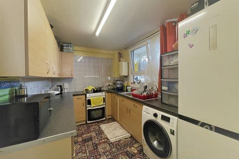 2 bedroom flat for sale, London W3