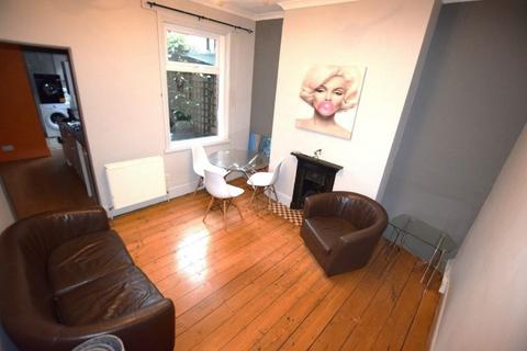 3 bedroom terraced house to rent, Stanhope Road, Northampton NN2