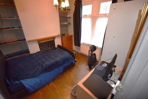 3 bedroom terraced house to rent, Stanhope Road, Northampton NN2