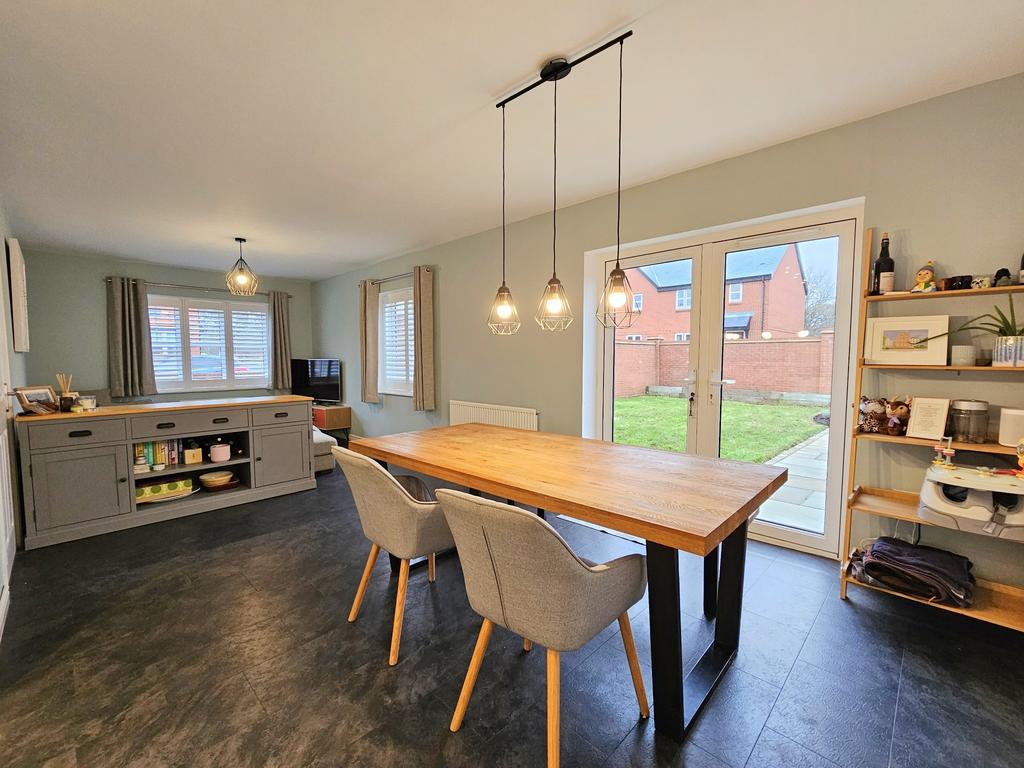 Lounge dining
