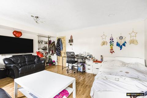 3 bedroom end of terrace house for sale, Hare Lane, Hatfield