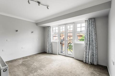 2 Herons Ghyll, Leatherhead, KT22 7UL