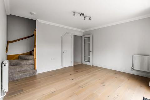 2 Herons Ghyll, Leatherhead, KT22 7UL