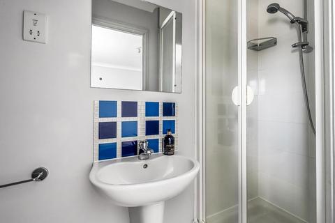 2 Herons Ghyll, Leatherhead, KT22 7UL