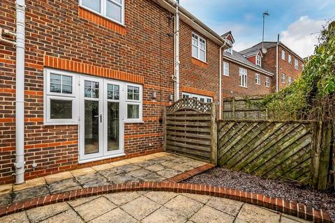 2 Herons Ghyll, Leatherhead, KT22 7UL