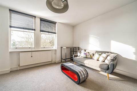 2 bedroom apartment for sale, St. Andrews Square, Surbiton