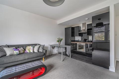 2 bedroom apartment for sale, St. Andrews Square, Surbiton