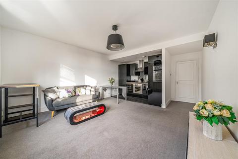 2 bedroom apartment for sale, St. Andrews Square, Surbiton