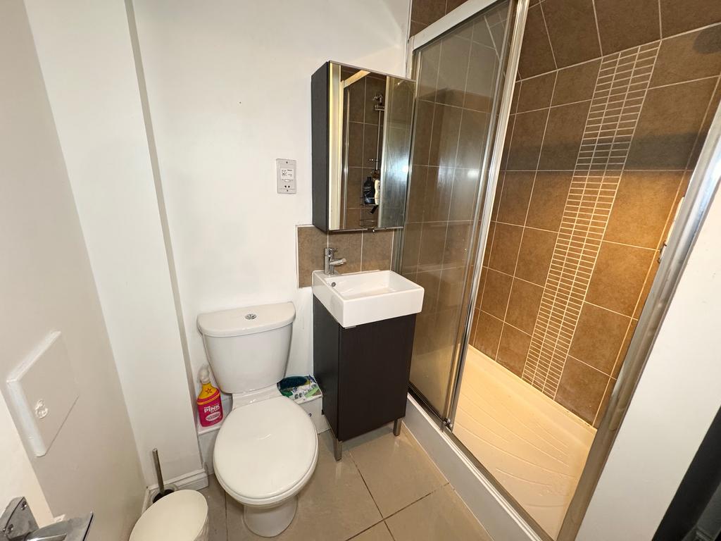 Bed 4 en-suite