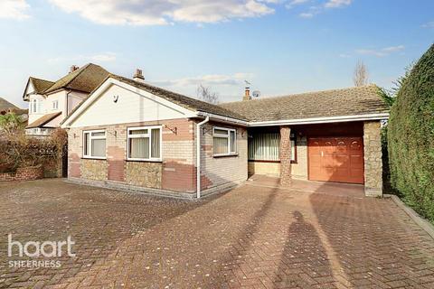 3 bedroom bungalow for sale, Oak Avenue, Minster