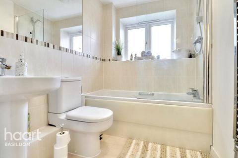 42 Clenshaw Path, Basildon, SS14 2FP