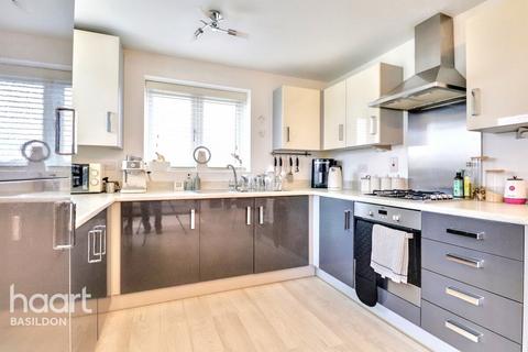 42 Clenshaw Path, Basildon, SS14 2FP