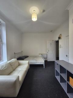 Studio to rent, 216 Whittington road