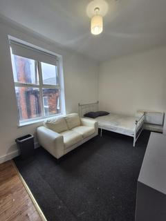 Studio to rent, 216 Whittington road