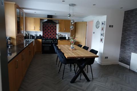 11 Lawndale, Skellow, Doncaster, DN6 8RT