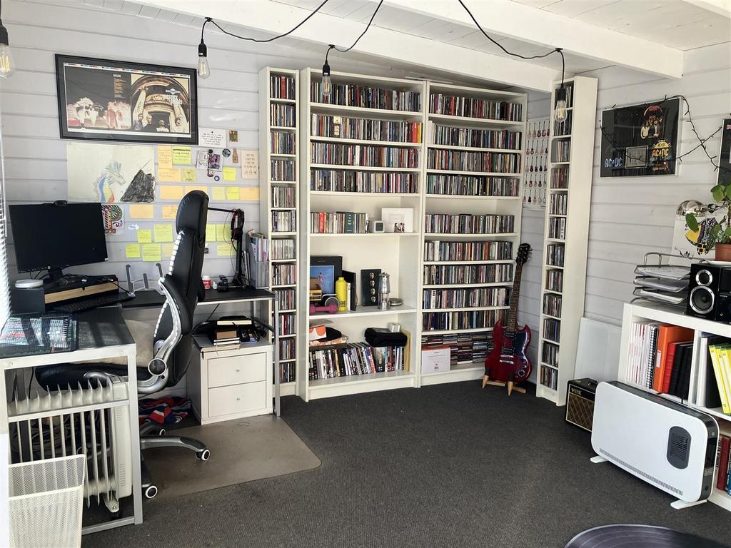 11 Lawndale Office 2.jpg