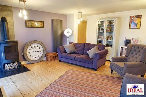 11 Lawndale, Skellow, Doncaster, DN6 8RT