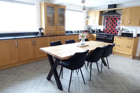 11 Lawndale, Skellow, Doncaster, DN6 8RT