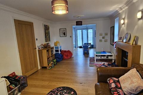 11 Lawndale, Skellow, Doncaster, DN6 8RT