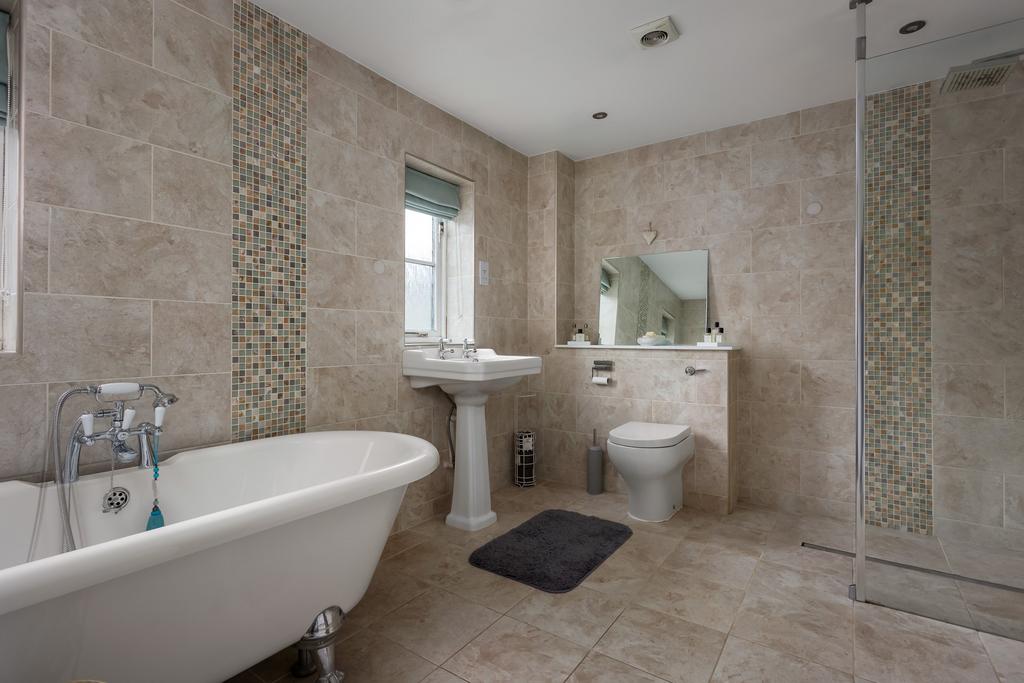 1 Holm Oaks, Stratton, GL7 2 RQ, for sale with...