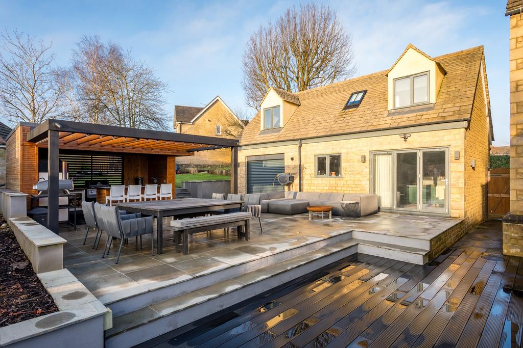1 Holm Oaks, Stratton, GL7 2 RQ, for sale with...