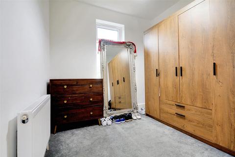 6 Ampthill Rise, Nottingham, NG5 3AU