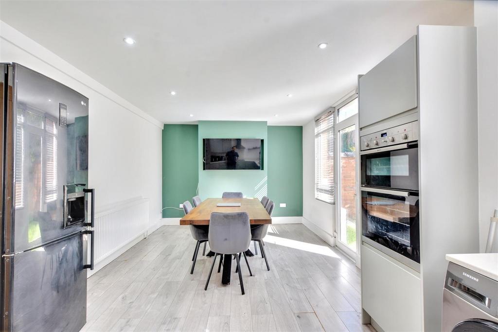 Kitchen 3.jpeg