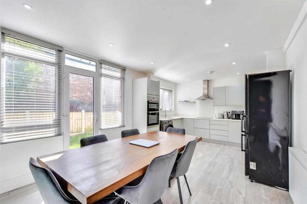 Kitchen 5.jpeg