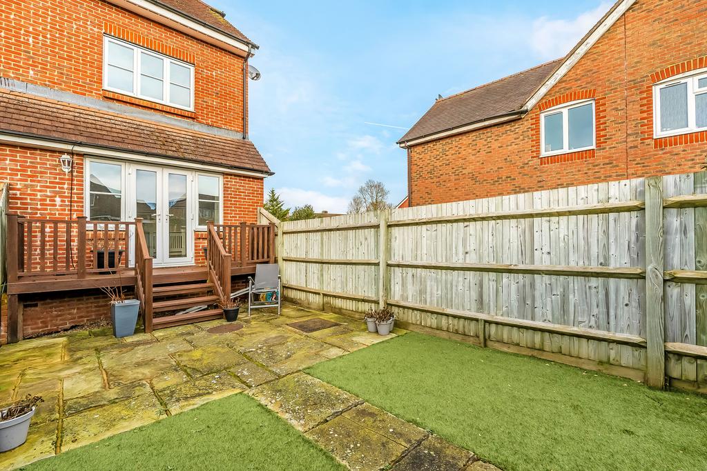 69-Lingfield-Road-22