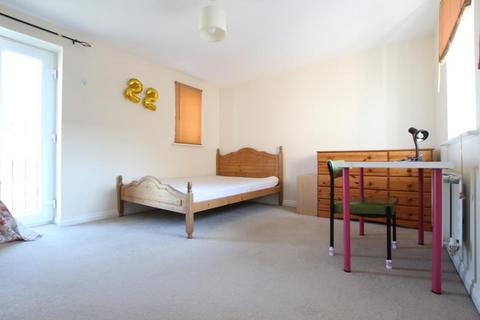 5 bedroom terraced house to rent, Wood Mead, Bristol BS16