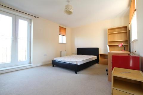 5 bedroom terraced house to rent, Wood Mead, Bristol BS16
