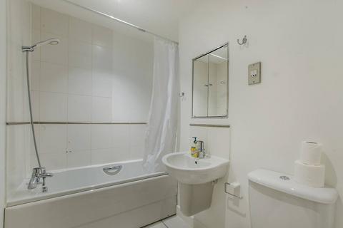 2 bedroom flat for sale, Balearic Apartments, Docklands, London, E16