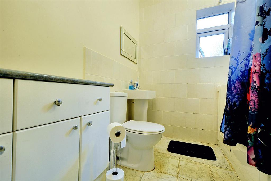 Bathroom 1.jpeg