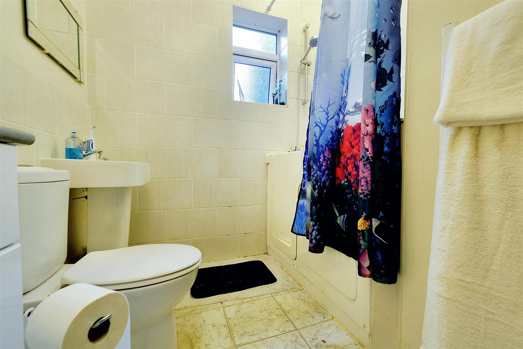 Bathroom 2.jpeg
