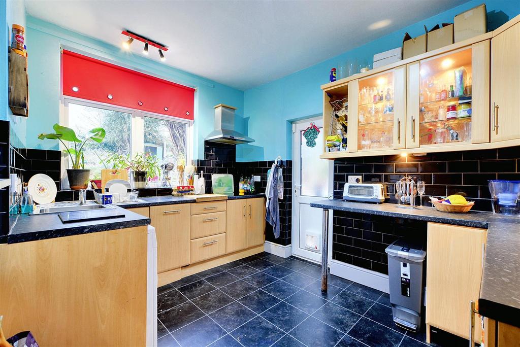 Kitchen 1.jpeg
