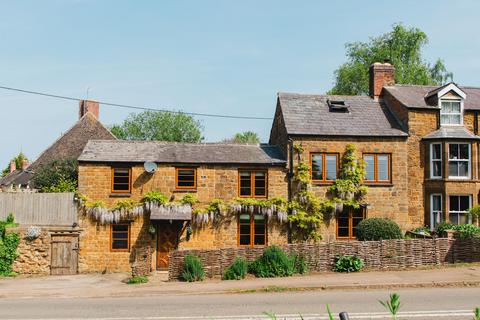 4 bedroom cottage for sale, Stratford Road, Drayton, OX15