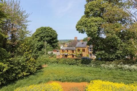 4 bedroom cottage for sale, Stratford Road, Drayton, OX15