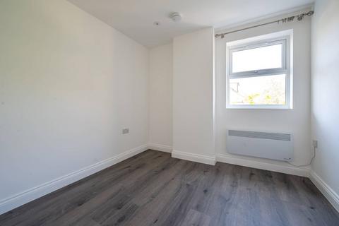 2 bedroom flat to rent, Malden Road, New Malden, KT3