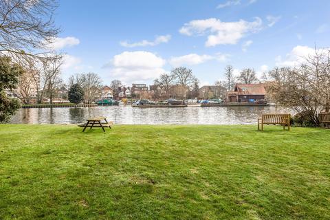 3 bedroom duplex for sale, Broom Close, Teddington TW11