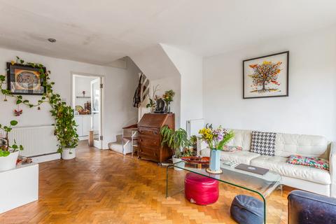 7 Broom Close, Teddington, TW11 9RJ