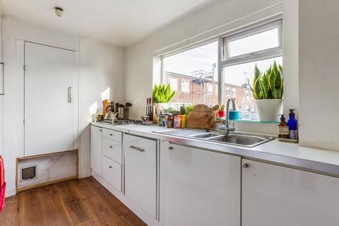 7 Broom Close, Teddington, TW11 9RJ