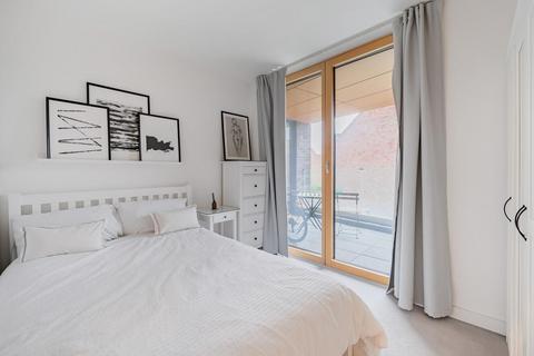 2 bedroom flat for sale, Falcon Road, Battersea, London, SW11