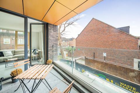 2 bedroom flat for sale, Falcon Road, Battersea, London, SW11
