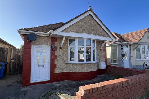 2 bedroom detached house to rent, Regent Road, Rhyl, LL18