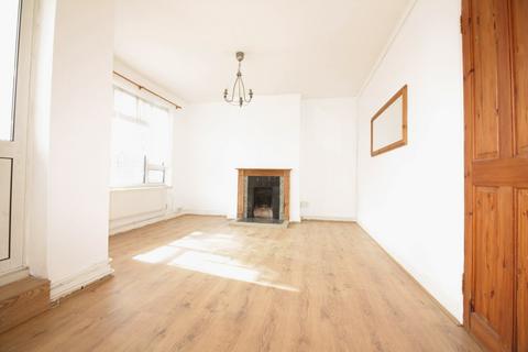 3 bedroom apartment to rent, St James's Avenue, Bethnal Green, E2 9JE