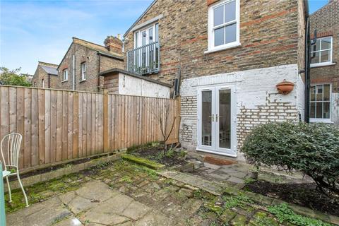 4 bedroom terraced house to rent, Beck Road, London, E8