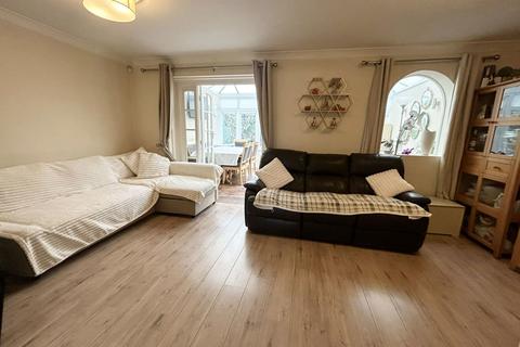 28 Dordon Close, Shirley, Solihull, B90 1AH