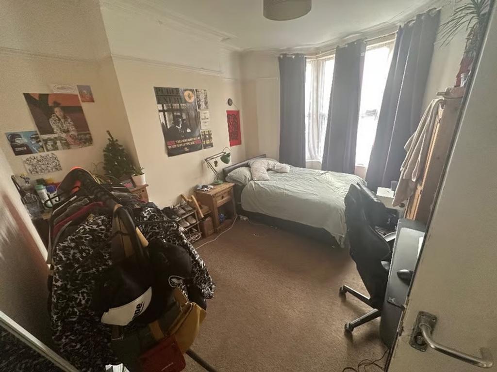 A cozy double bedroom with good natural light a...